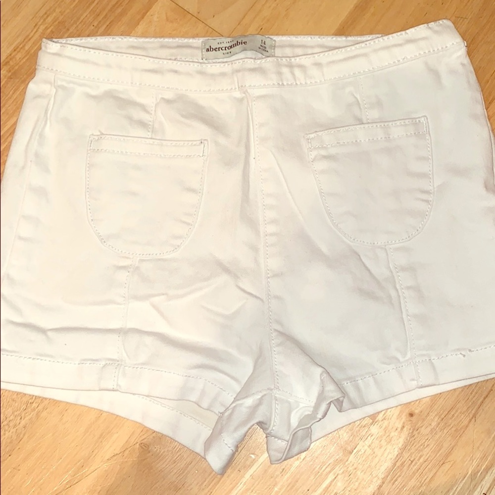 Pleated white shorts